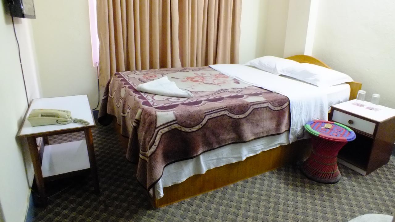 Hotel Dolphin Катманду Екстер'єр фото