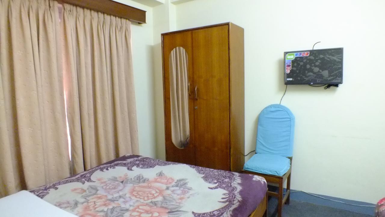 Hotel Dolphin Катманду Екстер'єр фото