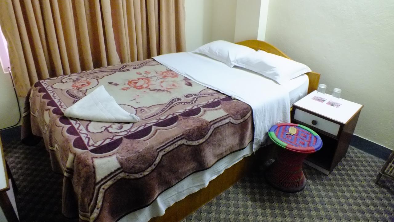 Hotel Dolphin Катманду Екстер'єр фото