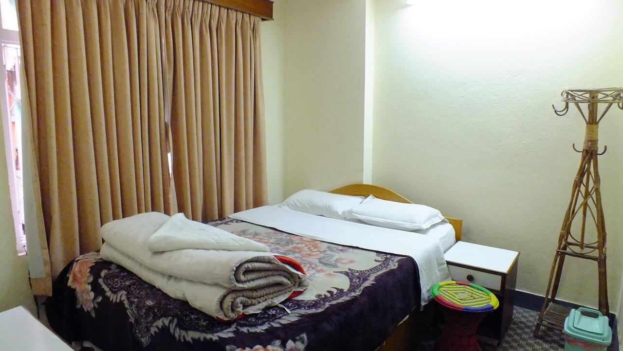 Hotel Dolphin Катманду Екстер'єр фото