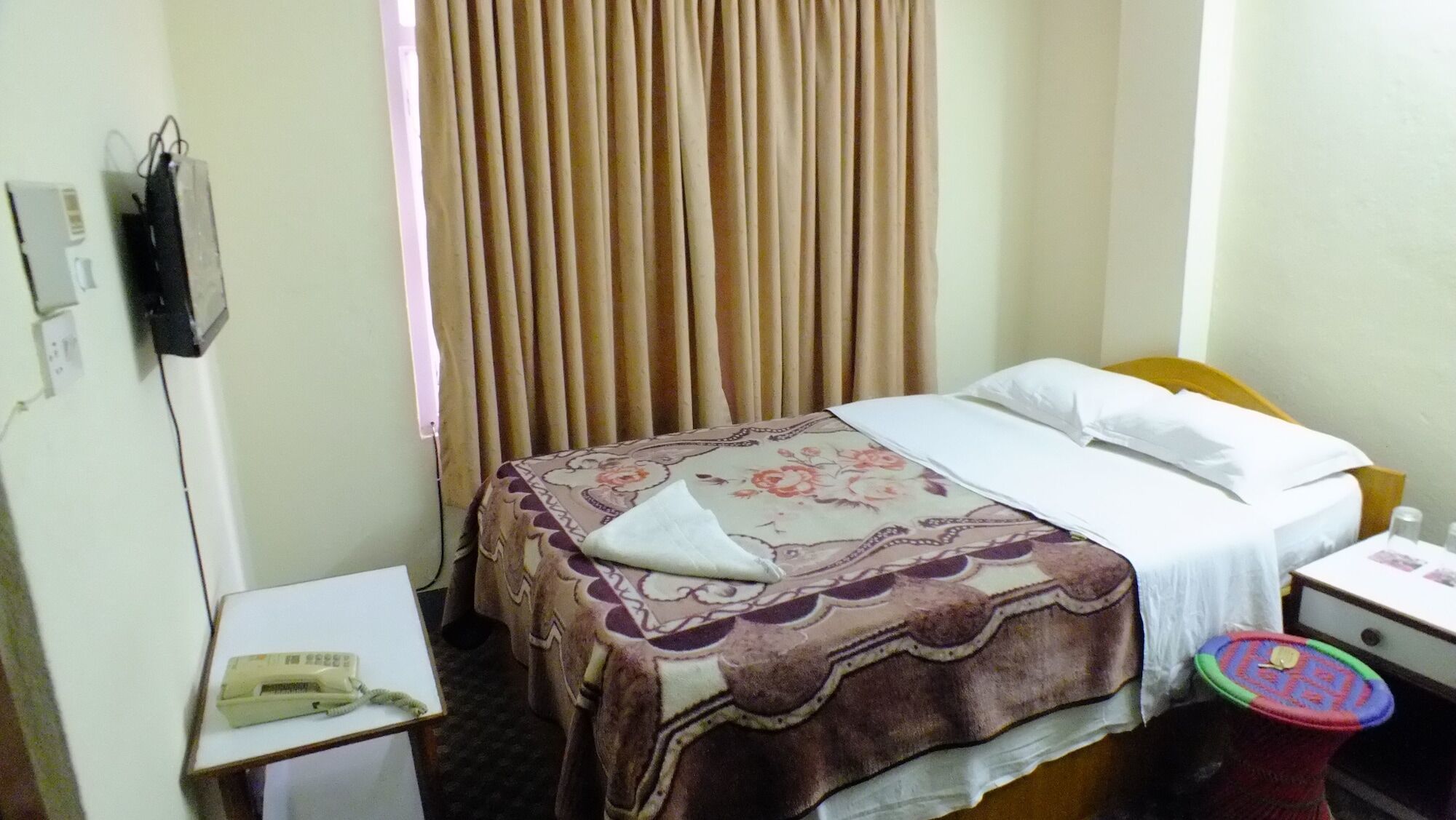 Hotel Dolphin Катманду Екстер'єр фото