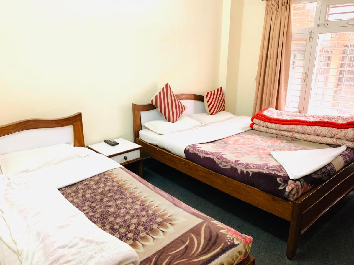 Hotel Dolphin Катманду Екстер'єр фото