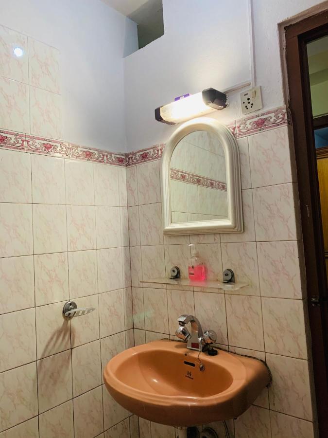 Hotel Dolphin Катманду Екстер'єр фото